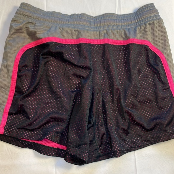 Nike Women’s Running Shorts Bundle of 2 Size Medium Dri-fit Black and Pink Lined - Picture 3 of 11